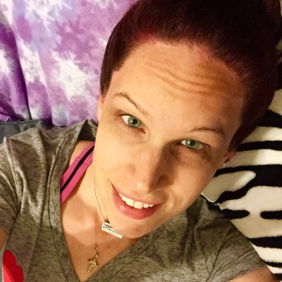 Meet your Posher, Emily - Picture 2 of 6